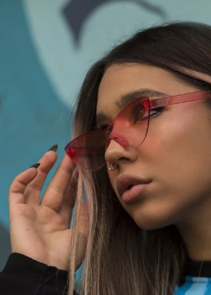 Проститутка Теона